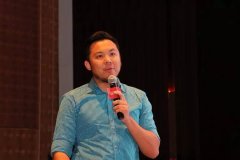 ·回禄 取光同业一场灯光的迸发